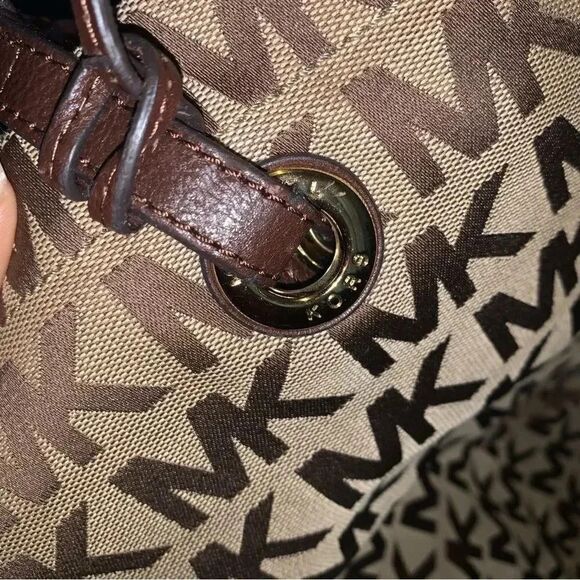 Large Michael Kors Khaki Brown Signature Shoulder Bag - Picture 5 of 6